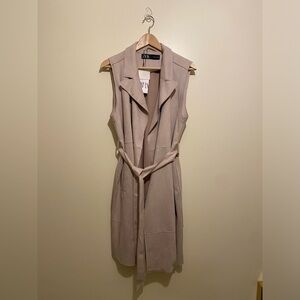Sleeveless Beige Trench Vest. Size L. New. Style 6318/025/805